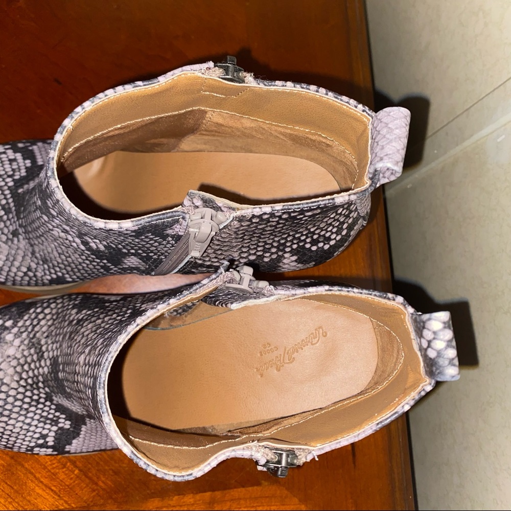 Universal Thread Booties - image 6